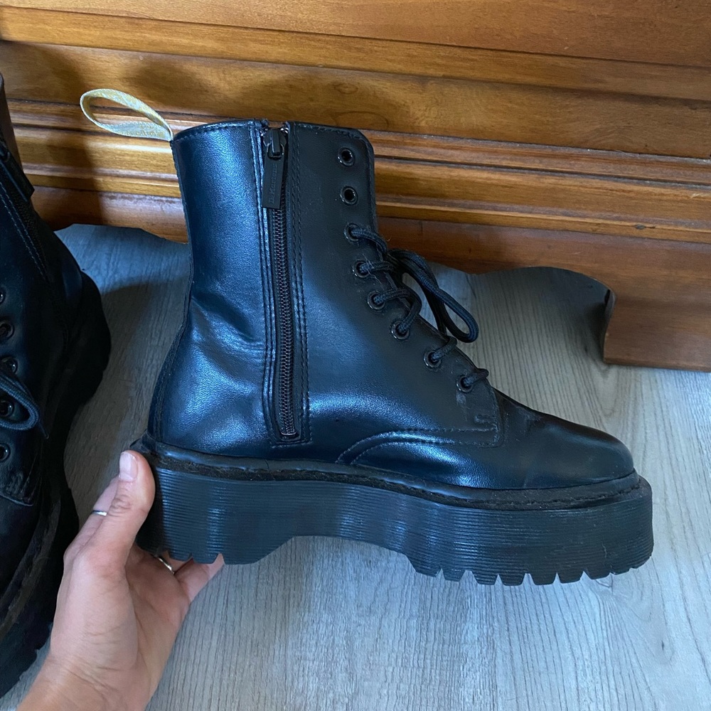 Platform doc martens